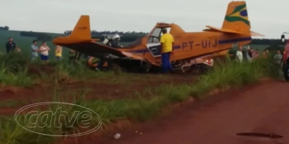 Imagem ilustrativa da imagem Avião agrícola com problema mecânico cai no Paraná