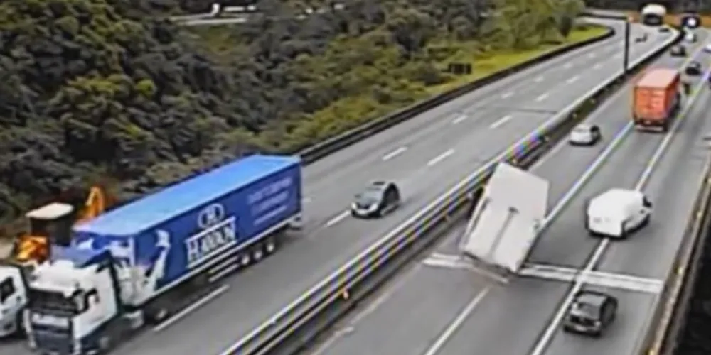 Imagem ilustrativa da imagem Vídeo mostra caminhão descontrolado na serra da BR-376
