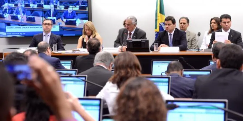 Imagem ilustrativa da imagem Conselho de Ética decide manter processo contra Cunha