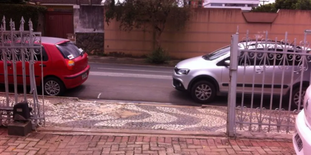 Imagem ilustrativa da imagem Motorista 'tranca' garagem no centro da cidade
