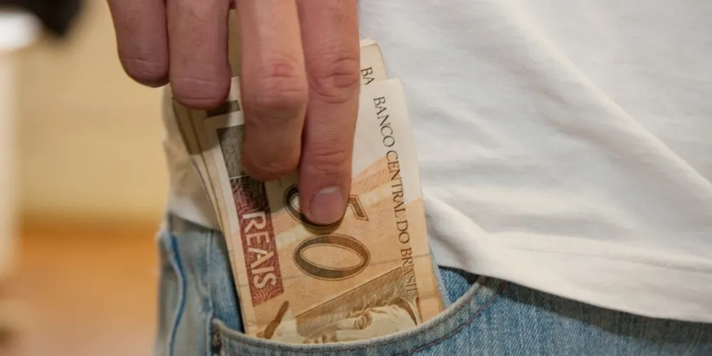 Imagem ilustrativa da imagem Salário mínimo será R$ 871 a partir de janeiro de 2016