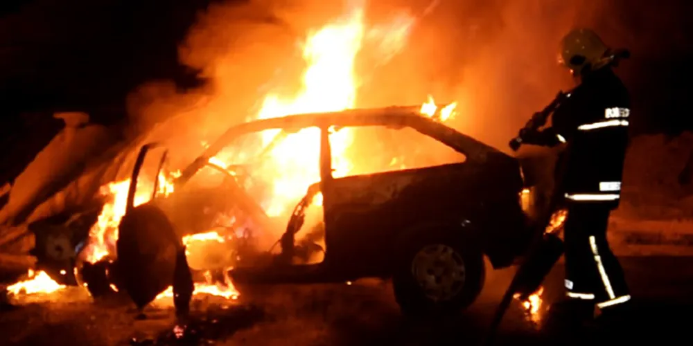 Imagem ilustrativa da imagem Carro é destruído por incêndio no São Marcos
