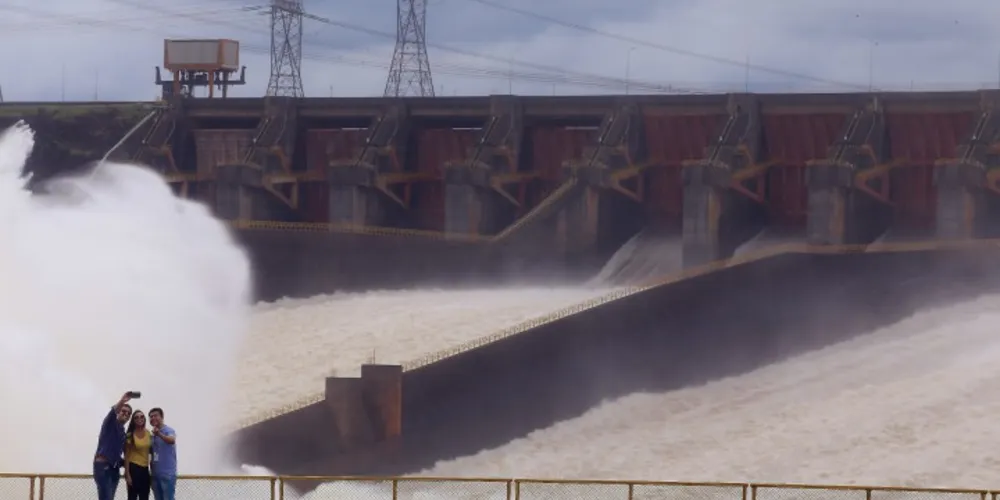 Imagem ilustrativa da imagem Em dezembro, Itaipu volta a abrir vertedouro