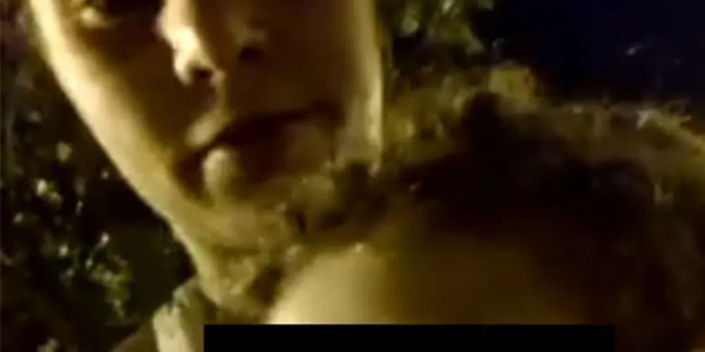 Imagem ilustrativa da imagem Mãe que gravou vídeo enforcando o filho se apresenta