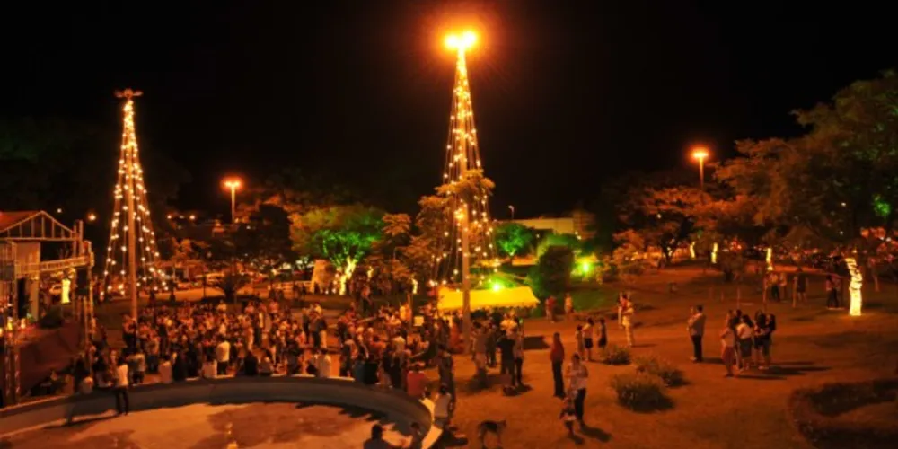 Imagem ilustrativa da imagem Telêmaco Borba celebra Natal com chegada do Papai Noel