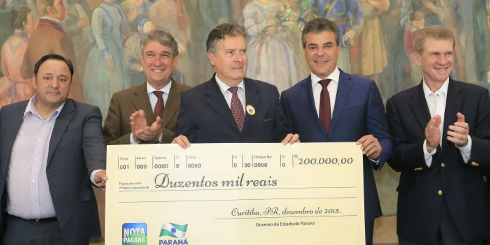 Imagem ilustrativa da imagem Richa entrega prêmios especiais de Natal do Nota Paraná