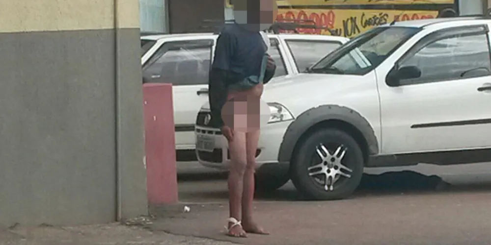 Imagem ilustrativa da imagem Leitores flagram homem seminu na área central de PG