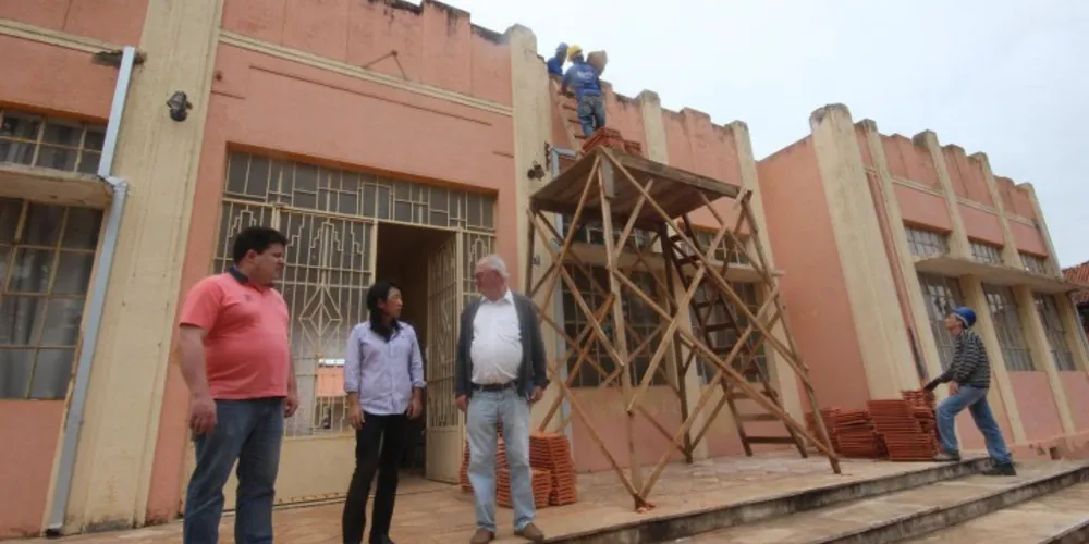 Imagem ilustrativa da imagem Reinaldo visita obras e anuncia novos investimentos em Castro