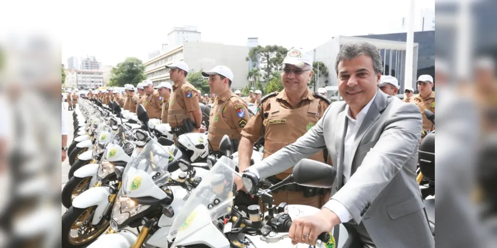 Imagem ilustrativa da imagem Governo entrega cinco motos para Polícia Militar de PG