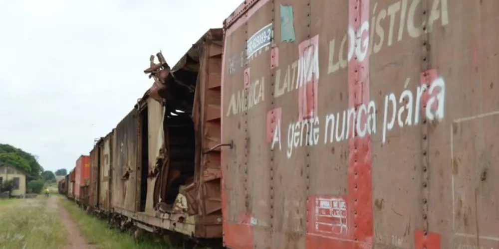 Imagem ilustrativa da imagem Moradores reclamam do abandono de vagões da ALL
