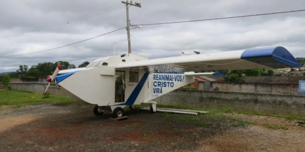 Imagem ilustrativa da imagem Padre de PG finaliza avião e garante condições de voo