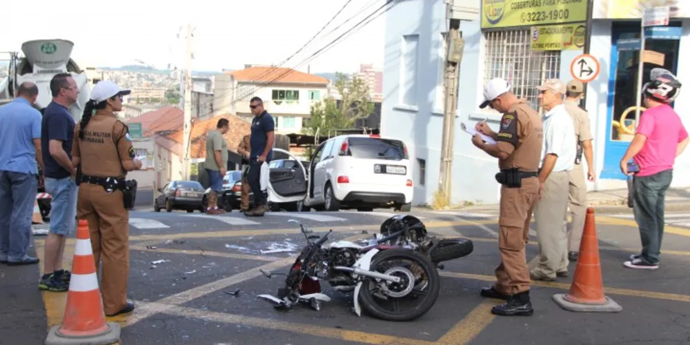 Imagem ilustrativa da imagem Motociclista segue internado após acidente no Centro de PG