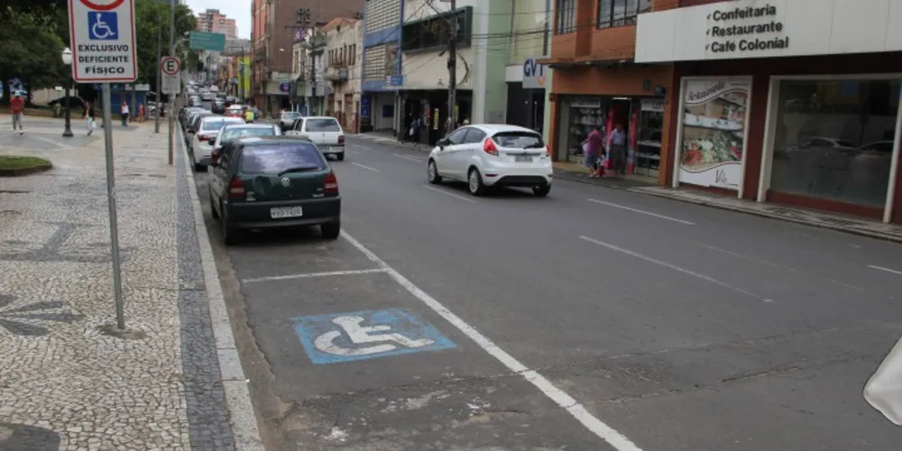Imagem ilustrativa da imagem Multa por estacionar em vagas especiais triplica