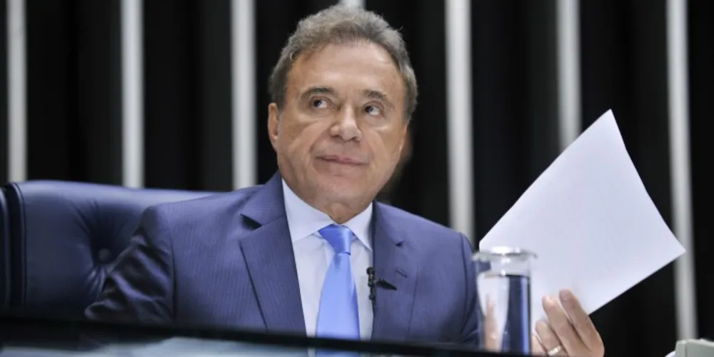 Imagem ilustrativa da imagem Senador Álvaro Dias deixa o PSDB e vai para o PV