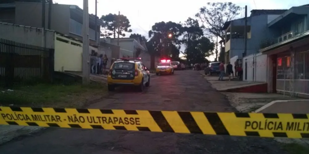 Imagem ilustrativa da imagem Irmãos gêmeos são baleados e um morre em Curitiba