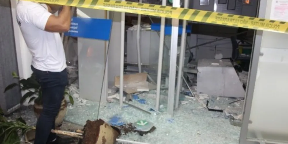 Imagem ilustrativa da imagem Bandidos explodem caixa eletrônico em Prefeitura