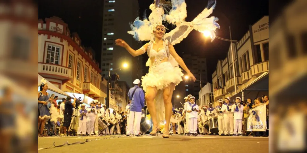Imagem ilustrativa da imagem Escolas de PG fazem carnaval no ‘crediário’