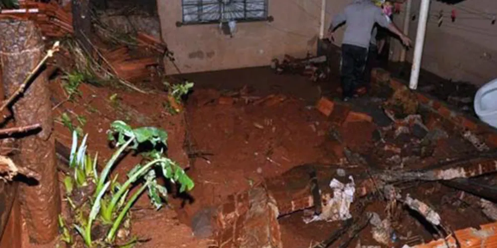 Imagem ilustrativa da imagem Chuva afeta mais de 9 mil pessoas em 30 municípios do PR
