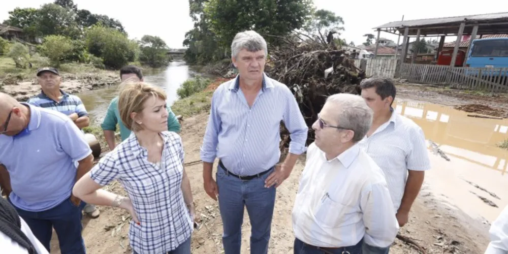 Imagem ilustrativa da imagem Governo visita municípios afetados por temporais