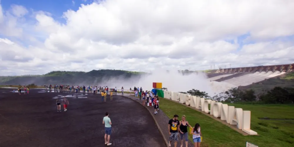 Imagem ilustrativa da imagem Itaipu recebe mais de 37 mil turistas no fim de ano