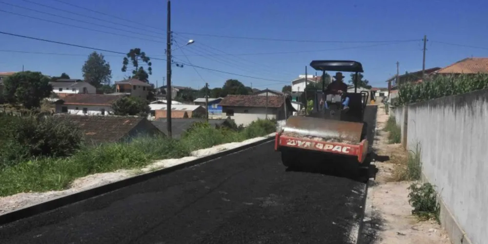Imagem ilustrativa da imagem Prefeitura retoma obras de pavimentação em Piraí do Sul