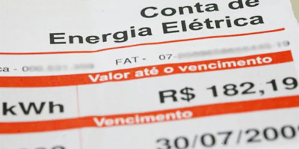 Imagem ilustrativa da imagem Aneel reduz valor extra na conta de luz a partir de fevereiro