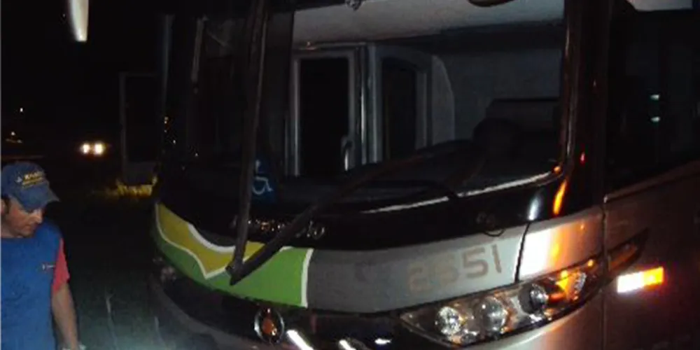 Imagem ilustrativa da imagem Tombamento de ônibus deixa 22 feridos em Curitiba