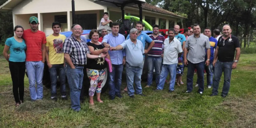 Imagem ilustrativa da imagem Produtores rurais de Piraí do Sul recebem patrulhas mecanizadas