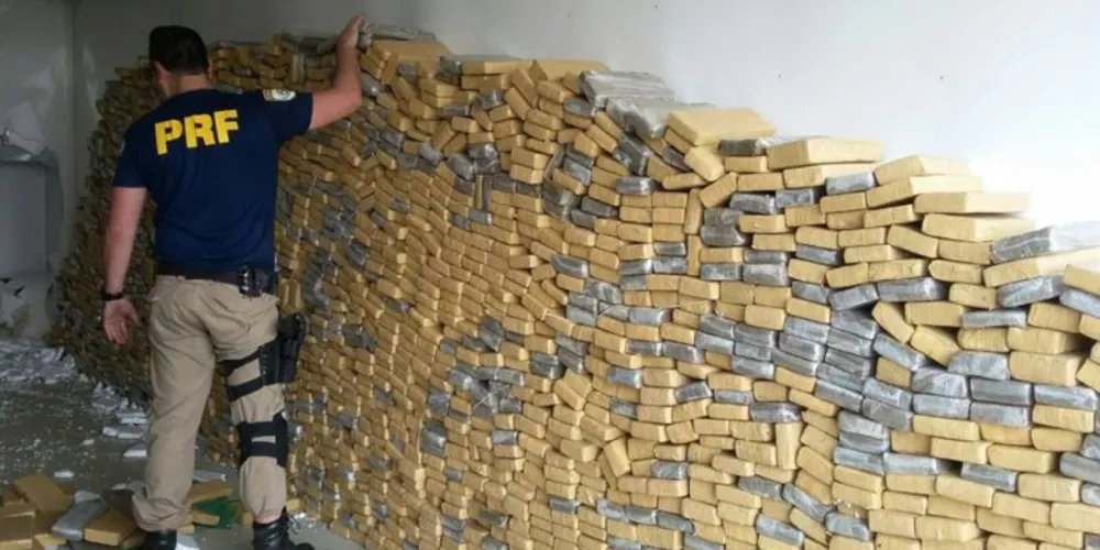Imagem ilustrativa da imagem PRF apreende mais de 60 toneladas de drogas no Paraná