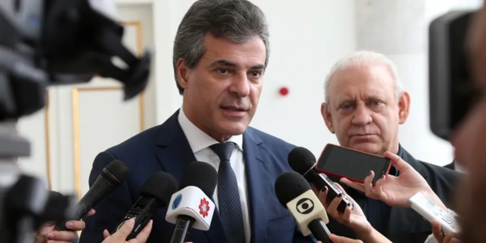 Imagem ilustrativa da imagem Richa confirma reajuste do salário dos servidores em janeiro