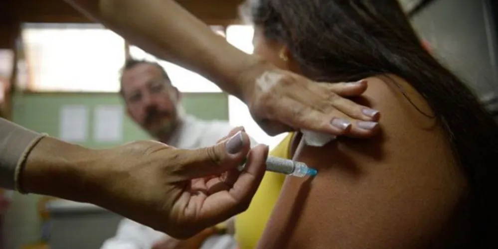 Imagem ilustrativa da imagem Vacina contra HPV para adolescentes terá uma dose a menos
