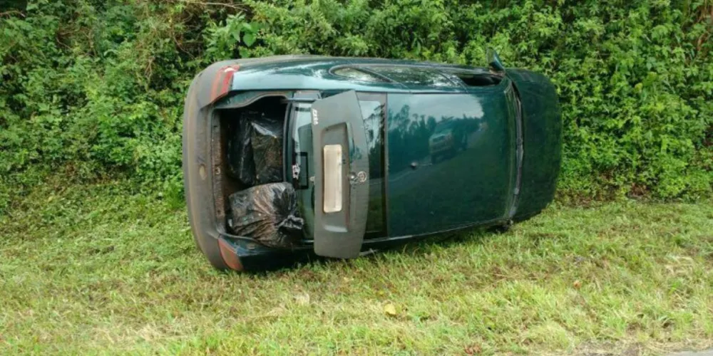 Imagem ilustrativa da imagem Seguido pela PRF, carro com 164 kg de maconha capota em Irati