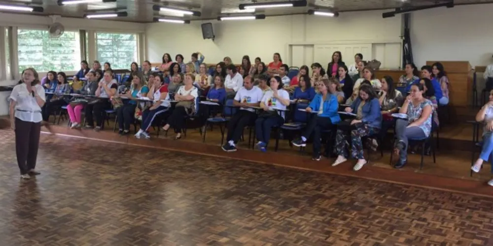 Imagem ilustrativa da imagem Educadores participam de capacitação sobre Turismo