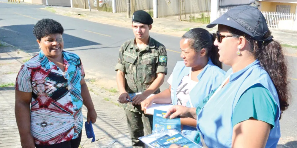 Imagem ilustrativa da imagem Exército faz visitas para combater o Aedes aegypti