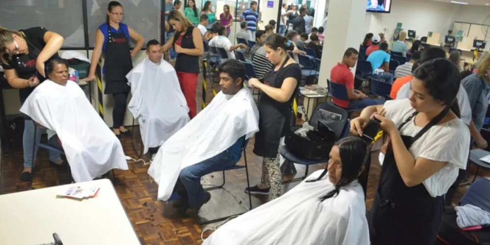 Imagem ilustrativa da imagem Agência inicia cursos de corte de cabelo e auto maquiagem