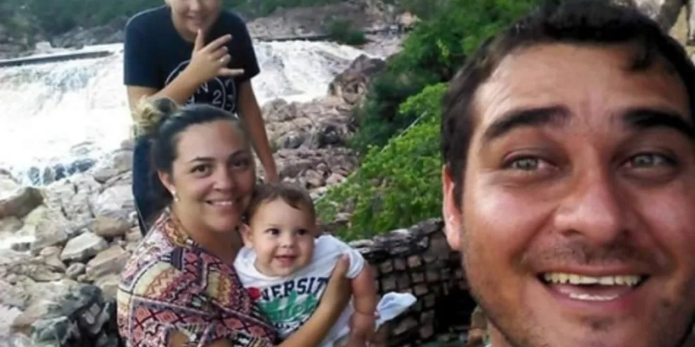 Imagem ilustrativa da imagem Família paranaense perde a vida em grave acidente na Bahia
