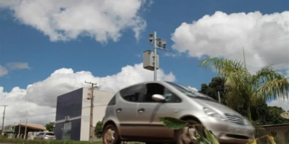 Imagem ilustrativa da imagem Novos radares no PR já podem 'flagrar' carros em raio de 1 km