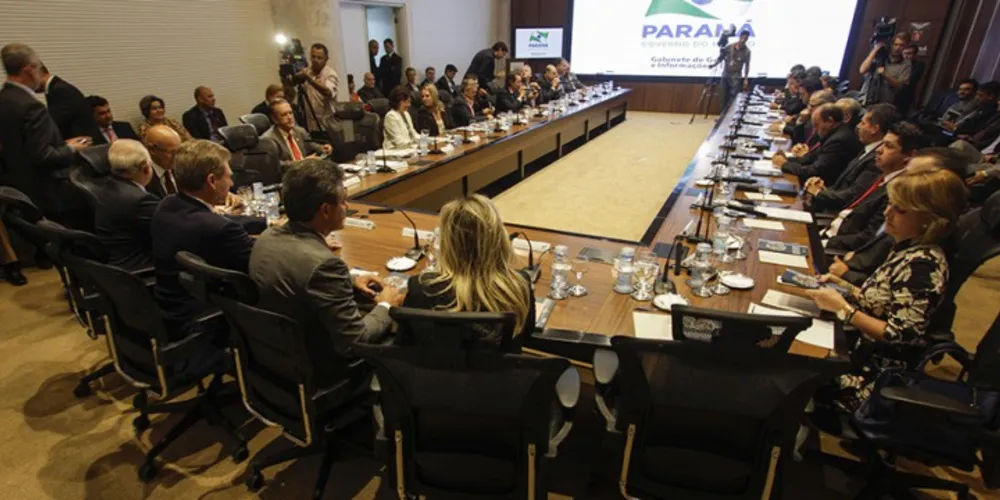 Imagem ilustrativa da imagem Beto Richa pede rapidez ao secretariado