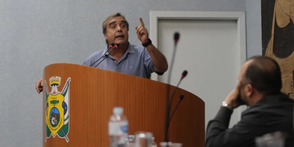 Imagem ilustrativa da imagem Vereador tem casa invadida e defende uso de arma