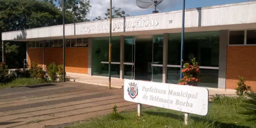Imagem ilustrativa da imagem Gangue arromba caixa eletrônico dentro da Prefeitura