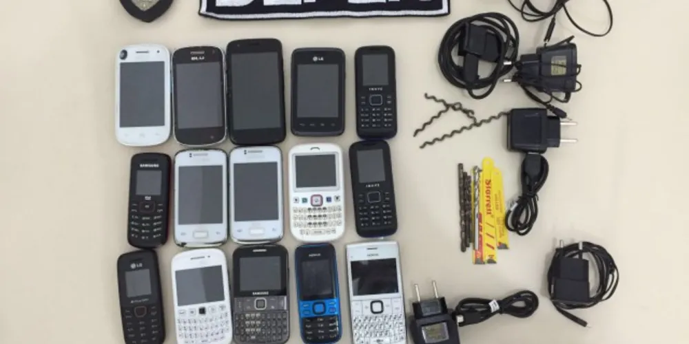 Imagem ilustrativa da imagem Agentes interceptam mochila arremessada para presos