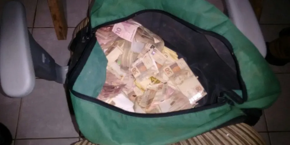 Imagem ilustrativa da imagem Quadrilha assalta banco, mata idoso e acaba presa