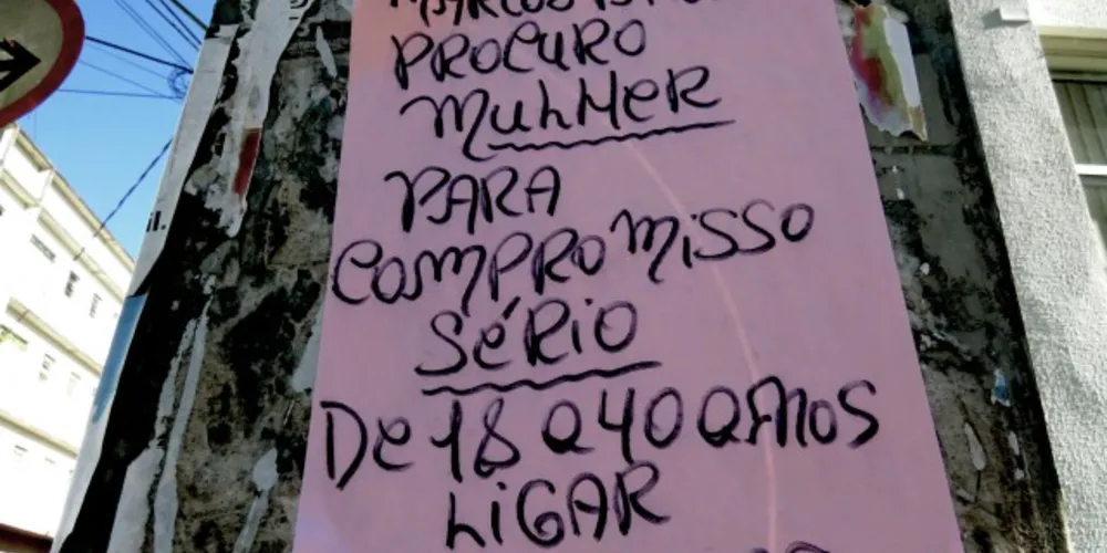 Imagem ilustrativa da imagem Aposentado espalha cartazes em PG a procura da alma gêmea 