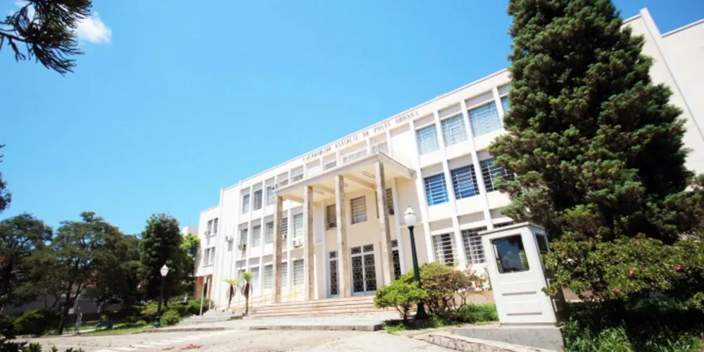 Imagem ilustrativa da imagem ‘Literatura de autoria feminina em suas interdi(c)ções’ é lançado em PG