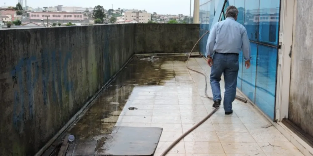Imagem ilustrativa da imagem PG tem ginásio de R$ 8 milhões como criadouro de dengue