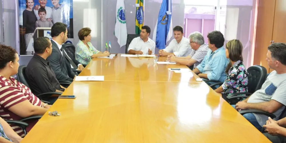 Imagem ilustrativa da imagem Rangel assina criação da Ouvidoria Geral do Município