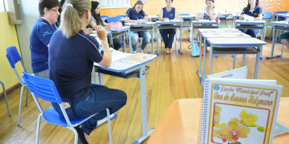 Imagem ilustrativa da imagem Funcionários da Educação se reúnem e planejam o ano letivo