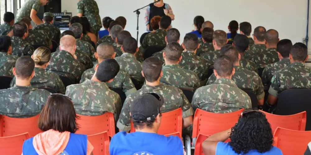 Imagem ilustrativa da imagem Saúde e Exército se unem no combate ao Aedes em PG