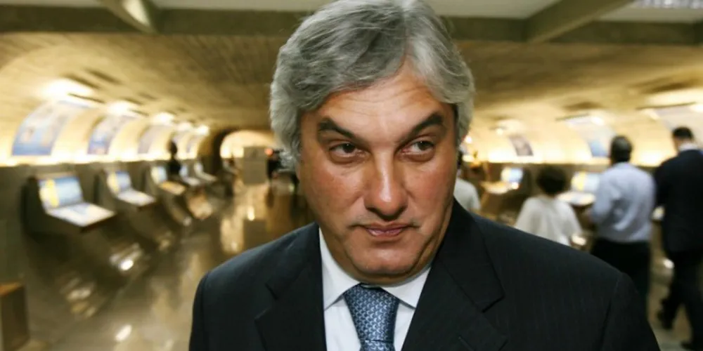 Imagem ilustrativa da imagem Ministro do STF manda soltar senador Delcídio do Amaral