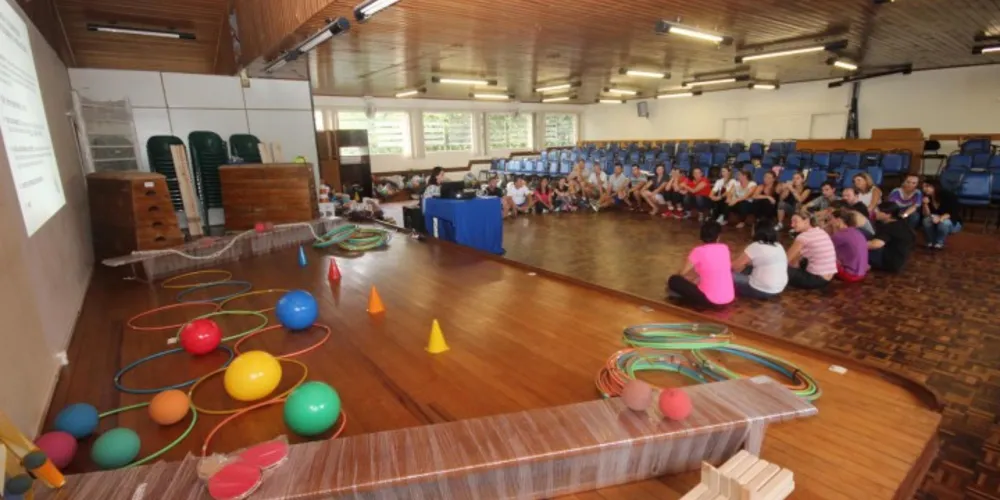 Imagem ilustrativa da imagem Escolas de Castro ganham material para Educação Física